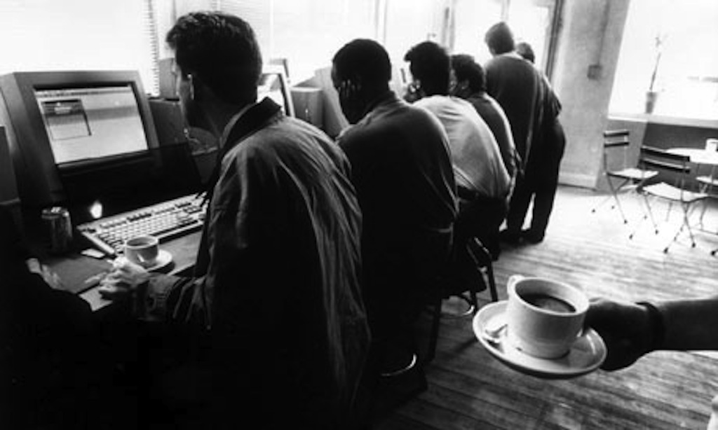 如果你認(rèn)為電子郵件“非常重要”，那么有61％的可能你是白領(lǐng)