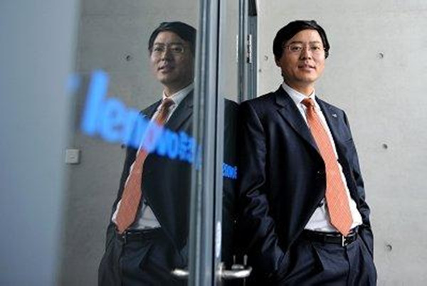 【早報】聯(lián)想宣布完成對MOTO的收購，楊元慶表示：手機里我們第三啦！