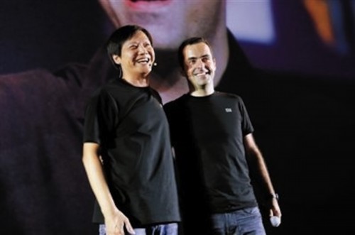 【Jin句】雨果·巴拉：“20000部小米3在印度市場于2.4秒內(nèi)售罄?！?></span><div><sup>“20000部小米3在印度市場于2.4秒內(nèi)售罄?！?/sup><br>——繼小米印度8月6日宣布2秒售罄15000部小米3后，小米全球副總裁雨果·巴拉在Twitter上公布消息，一個新的小米手機(jī)最快售罄記錄于8月12日誕生了。<br><br><sup>“磚家又調(diào)皮了。不知道臺灣是個什么水平，這么看神舟可以支援一下臺灣同胞?！?/sup><br>——針對臺灣專家稱“大陸民眾多用手機(jī)上網(wǎng)是因?yàn)橘I不起電腦”的言論，神舟電腦官方微博表示。<br><br><sup>“對于受影響的社區(qū)成員來說，這些戰(zhàn)術(shù)不幸浪費(fèi)了司機(jī)時間，還影響了下一位等車的乘客?！?</sup><br>——Uber的競爭對手Lyft指責(zé)Uber員工冒充其客戶預(yù)定和取消了5000多次Lyft打車服務(wù)，Lyft發(fā)言人埃琳·辛普森表示。<br><br><sup>“同Lyft不同，我們的焦點(diǎn)是為消費(fèi)者和的士司機(jī)打造和維護(hù)最優(yōu)質(zhì)的服務(wù)平臺?！?/sup><br>——Lyft的競爭對手Uber指責(zé)Lyft自己的出租車司機(jī)和員工，包括一名創(chuàng)始人，惡意預(yù)訂后立即取消Uber服務(wù)達(dá)1.29萬次。Uber在聲明中表示。<br><br><sup>“這是為業(yè)界開發(fā)單一線纜解決方案的最后一步?！?/sup><br>——USB 推廣團(tuán)隊(duì)宣布可以不分正反插入的USB Type-C 連接器已經(jīng)準(zhǔn)備好大規(guī)模量產(chǎn)。<br><br><sup>“我對 Siri 和她對世界的影響感到自豪?，F(xiàn)在我想做一些比移動，比消費(fèi)者，比桌面和企業(yè)更大的東西。我想要徹底改變軟件打造的方式?！?/sup><br>—— Siri 公司的聯(lián)合創(chuàng)始人 Dag Kittlaus 和 Adam Cheyer 組成了 Viv 實(shí)驗(yàn)室，正在開發(fā)全新的虛擬助理軟件。<br><br><sup>“中國北京是一座特大城市，夜空下很容易辨認(rèn)出來?！?/sup><br>——國際空間站美國宇航員里德-懷斯曼在Twitter上分享一張?zhí)諗z影的時候表示。<br><br><sup>“從我們柏林人的角度來看，會引起這樣的反應(yīng)讓我們感到有些吃驚。我們真的沒打算引起警方的不安?！?/sup><br>——兩位德國藝術(shù)家偷偷將布魯克林大橋頂端的美國國旗換成了一面白旗，他們表示。<br></div><div   id=