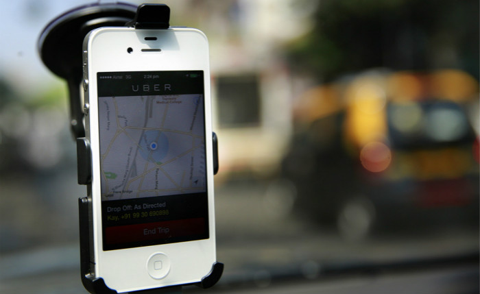 BAT外加Uber，是要在商務(wù)租車?yán)锔梢徽塘?></span><div><div>阿里的1號(hào)專車上線，騰訊的U優(yōu)緊張籌備，這兩天又傳聞百度有意投資易到用車，BAT三駕馬車第一次會(huì)聚商務(wù)租車市場(chǎng)，再加上淡定的現(xiàn)任莊家Uber，這一桌麻將算是湊齊了。</div><div><br></div><div><b><font color=