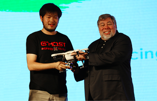 讓飛行不再是少數(shù)人的專利——億航無人機