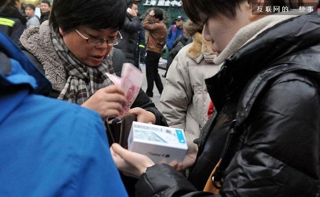 這些產(chǎn)業(yè)也靠iPhone發(fā)了財：黃牛黨、貼膜、代購……,互聯(lián)網(wǎng)的一些事