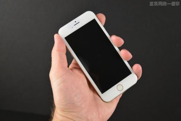該來的總會來！iPhone 6采用窄邊框設(shè)計(jì) 或增無線充電功能,互聯(lián)網(wǎng)的一些事