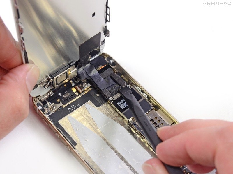 拆解iPhone 5s——了解 iPhone 5s 的內部構造,互聯(lián)網(wǎng)的一些事