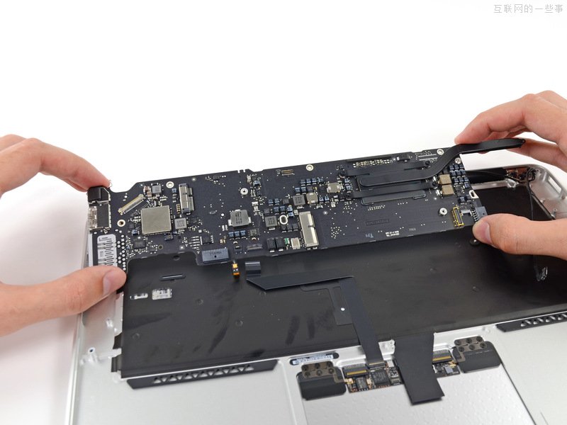新版MacBook Air拆解，CPU更省電、電池容量增強(qiáng),互聯(lián)網(wǎng)的一些事