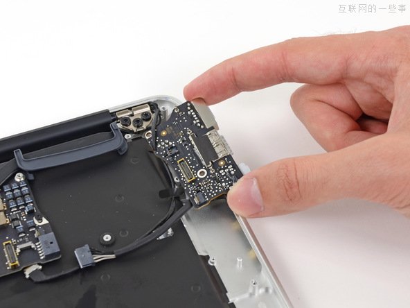 新版MacBook Air拆解，CPU更省電、電池容量增強(qiáng),互聯(lián)網(wǎng)的一些事