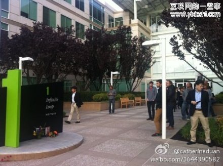 【多圖】蘋果總部拍攝到的蘋果員工悼念喬布斯的情景,互聯(lián)網(wǎng)的一些事