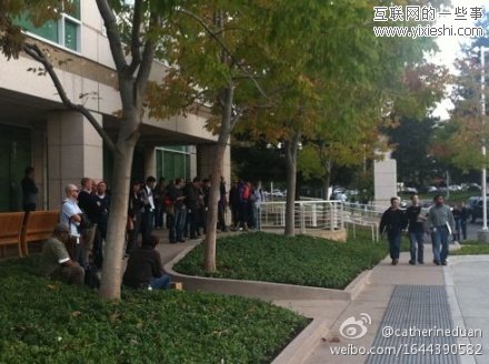 【多圖】蘋果總部拍攝到的蘋果員工悼念喬布斯的情景,互聯(lián)網(wǎng)的一些事